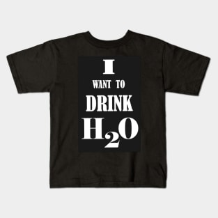 I want to drink H2O. Kids T-Shirt